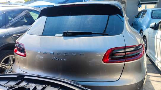 Porsche Macan gold 2018 image 8