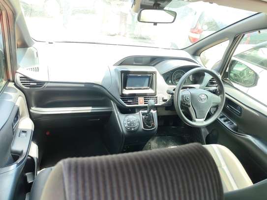 Toyota Noah grey 2018 2wd image 3