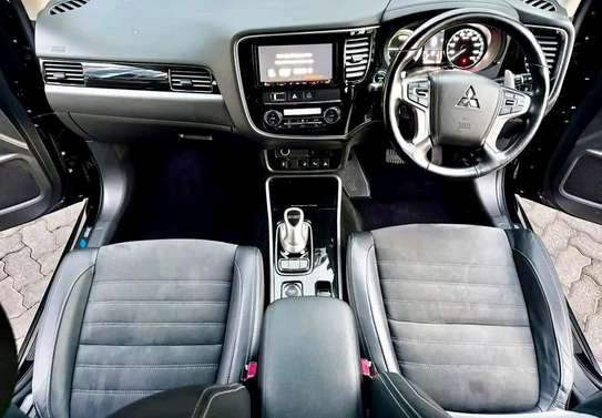 Mitsubishi outlander black color fully loaded 2019 model. image 7