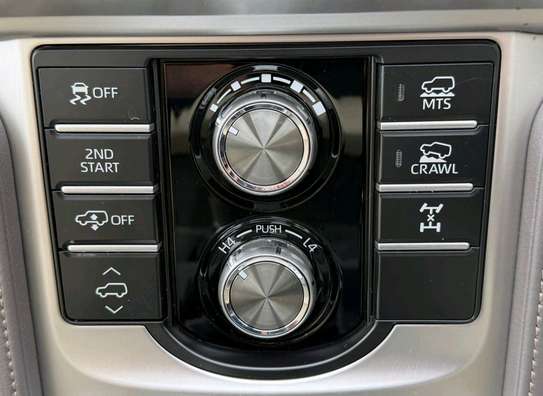 2021 Toyota land cruiser Prado TZG image 8