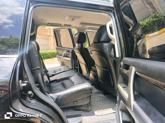 LAND CRUISER V8 VX PETROL image 8