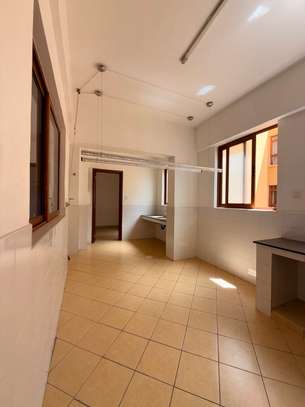 3 Bed Apartment with En Suite in Kilimani image 7