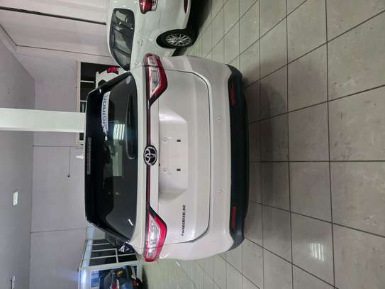Toyota harrier newshape image 10
