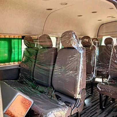 Toyota Hiace 9l diesel Manual silver 2018 image 4