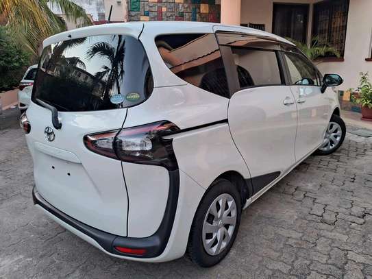 Toyota Sienta on sale image 1