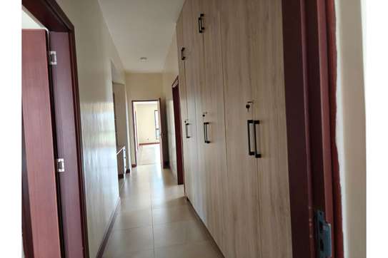 3 Bed Apartment with En Suite in Parklands image 15