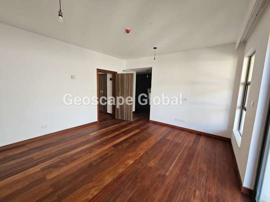 4 Bed Apartment with En Suite in Rosslyn image 10