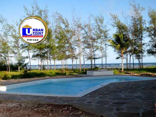 4 Bed House with Swimming Pool in Watamu image 2