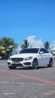 Mercedes benz C200 white image 4