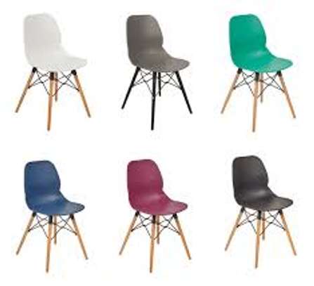 Eames chair image 1