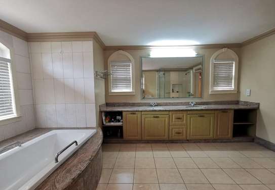 4 Bed Townhouse with Aircon in Kitisuru image 9