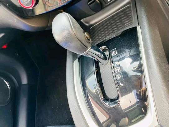 Nissan X-Trail Black sunroof 2018 4x4 image 9