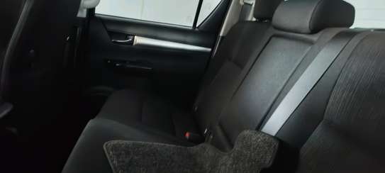Toyota Hilux Double cabin Black TRD 2018 image 4
