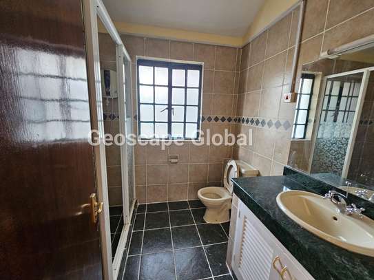 5 Bed House with En Suite in Spring Valley image 6