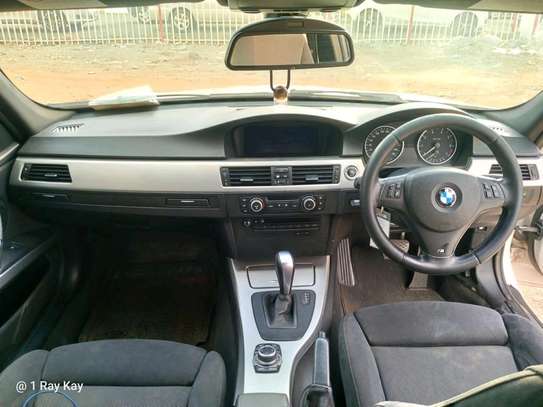 BMW 320i image 2