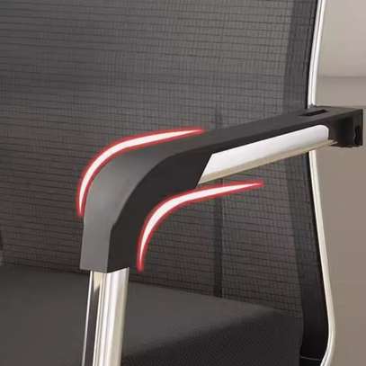 Breathable Mesh Ergonomic Visitor's Chair image 3