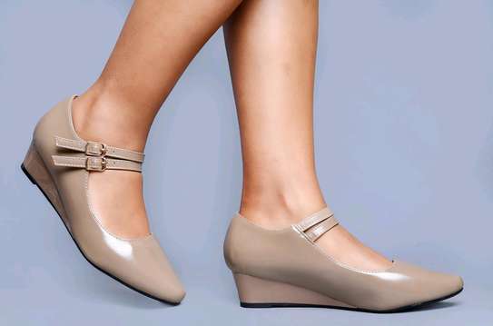 Fancy heels.for ladies image 3