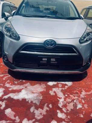 Toyota sienta hybrid 2018 image 2