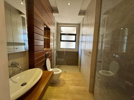 4 Bed Apartment with En Suite in General Mathenge image 10