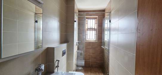 3 Bed Apartment with En Suite in Lavington image 10