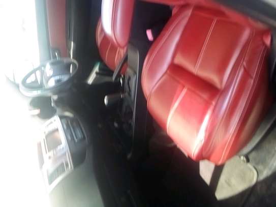 Toyota Hilux invincible image 6