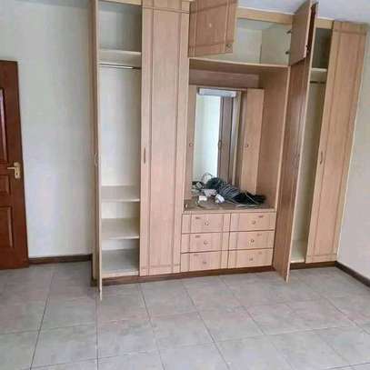 One bedroom to let in naivasha road near junction image 3