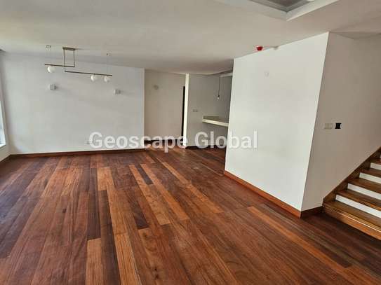 4 Bed Townhouse with En Suite in Rosslyn image 12