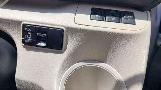 Toyota Sienta 2018 Non hybrid image 14