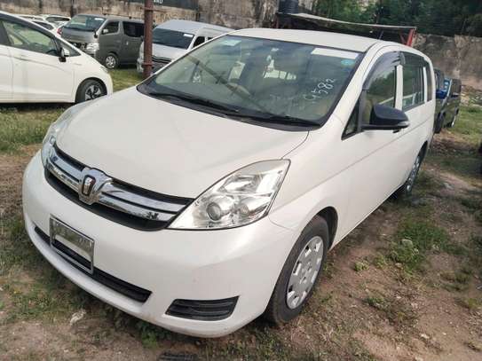 Toyota ISIS white on sale image 2