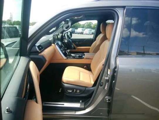 2022 Lexus LX600 image 8