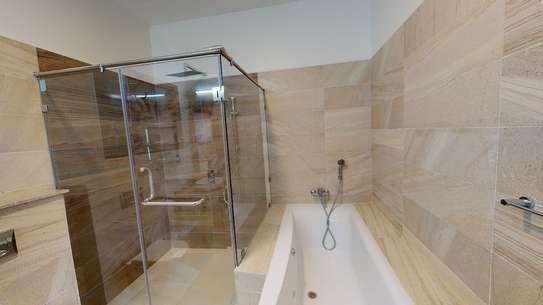 3 Bed Apartment with En Suite in Parklands image 6