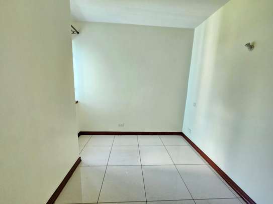 4 Bed Apartment with En Suite in Rhapta Road image 2