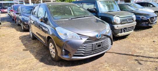 Toyota Vitz hybrid grey 2018 image 9