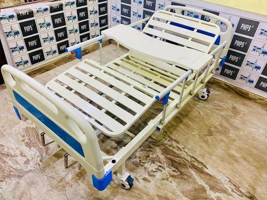 MEDICAL BED 2FUNCTION MANUAL HOSPITAL BED PRICE IN KENYA image 3
