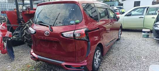Toyota Sienta hybrid Redwine 2019 7 seater image 12