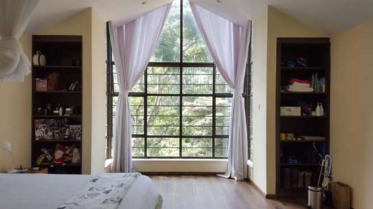 4 Bed House with En Suite in Rosslyn image 17