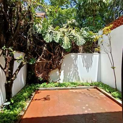 3 Bed Townhouse with En Suite in Kilimani image 2