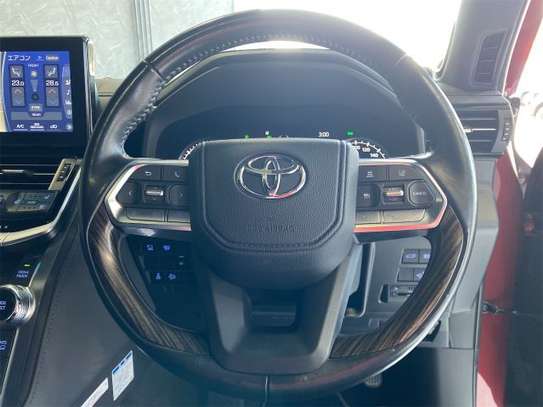 2022 TOYOTA LAND CRUISER image 13