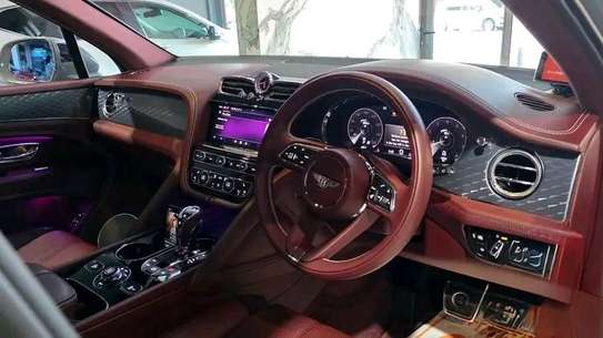BENTLEY BENTAYGA 2024 image 8