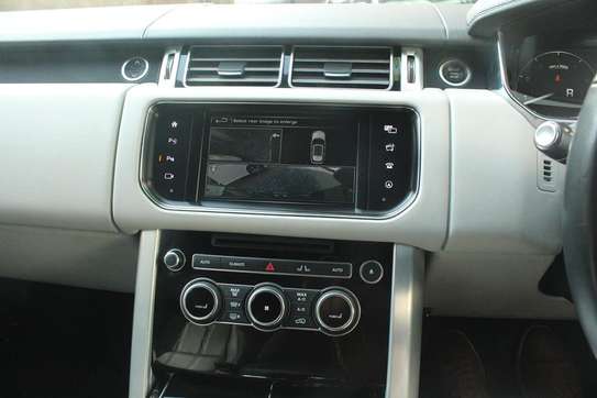 Range Rover Voque image 11
