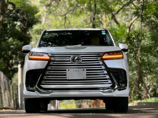 2023 Lexus LX600 image 1