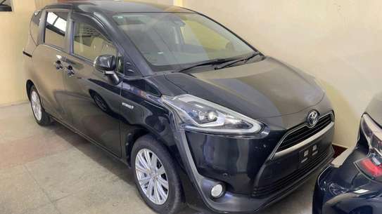 Toyota sienta hybrid seater 2019model image 7