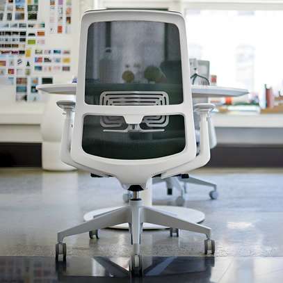 Office Chairs: Simple Mesh Office Chair image 2