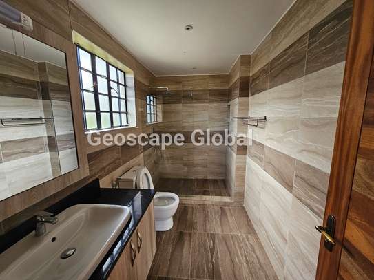 5 Bed House with En Suite in Kitisuru image 8