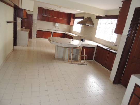 5 Bed Townhouse with En Suite at Runda Mimosa Road image 7