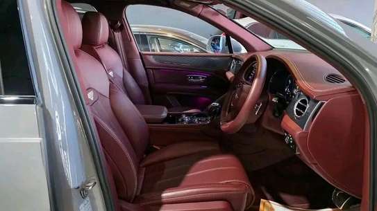 BENTLEY BENTAYGA 2024 image 6