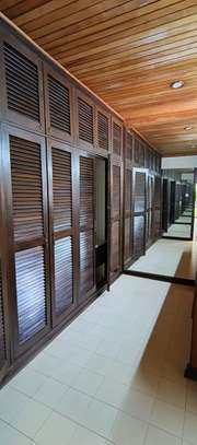 5 Bed House with En Suite in Muthaiga image 12