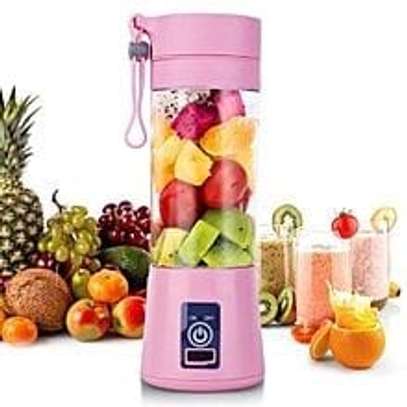 Portable Blender, USB Rechargeable Personal Size Blender image 4