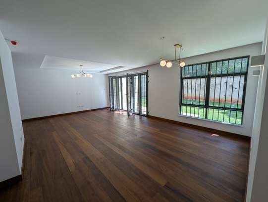 4 Bed Apartment with En Suite at Rosslyn image 11