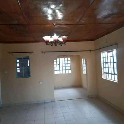 3bedroom house + 2sqs to let image 4